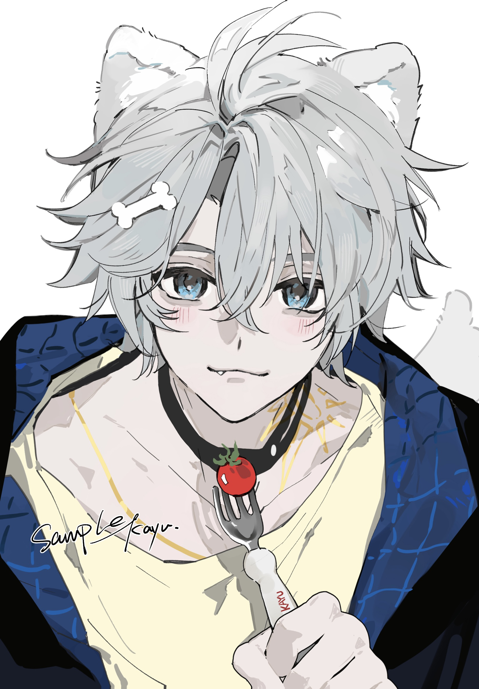 kayu (yukagoin), phainon (honkai: star rail), honkai: star rail, honkai (series), chinese commentary, highres, 1boy, aged down, animal ears, antenna hair, artist name, bishounen, black collar, black jacket, blue eyes, blush, bone hair ornament, cherry tomato, closed mouth, collar, collarbone, dog boy, dog ears, dog tail, fang, fang out, food, fork, grey hair, hair between eyes, hair ornament, hairclip, holding, holding fork, hood, hood down, hooded jacket, jacket, jewelry, kemonomimi mode, looking at viewer, male focus, neck tattoo, necklace, shirt, short hair, simple background, smile, solo, sun symbol, sun tattoo, tail, tan, tattoo, tomato, upper body, white background, yellow shirt