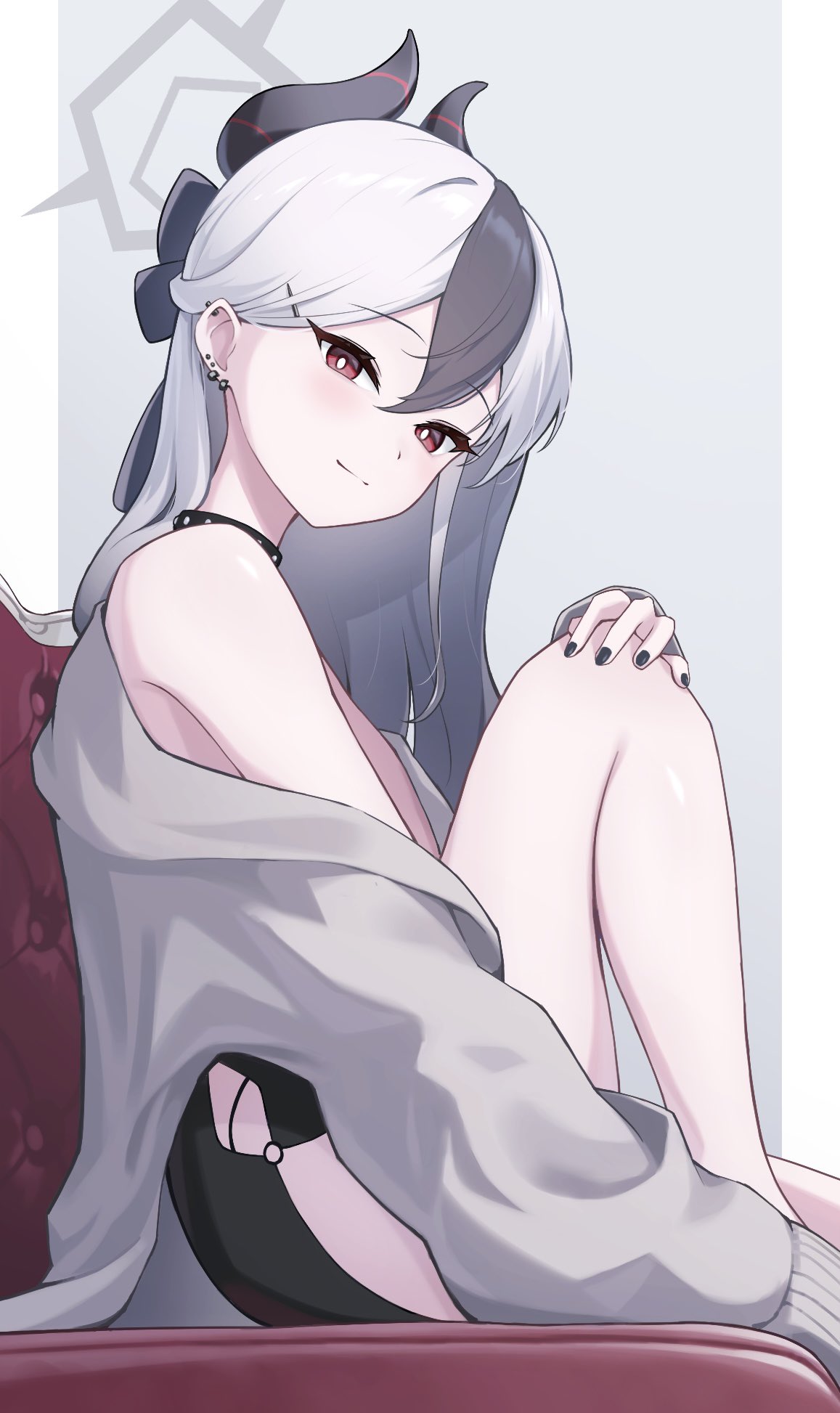 aimo wotku, kayoko (blue archive), kayoko (dress) (blue archive), blue archive, commentary, highres, 1girl, black choker, black dress, black hair, black horns, black nails, blush, bright pupils, cardigan, choker, closed mouth, couch, demon girl, demon horns, double-parted bangs, dress, ear piercing, feet out of frame, from side, grey background, grey cardigan, grey hair, grey halo, hair between eyes, half updo, halo, hand on own knee, hand up, horns, knee up, long hair, looking at viewer, multicolored hair, nail polish, official alternate costume, official alternate hairstyle, on couch, open cardigan, open clothes, piercing, red eyes, simple background, single bare shoulder, sitting, sleeveless, sleeveless dress, smile, solo, split mouth, straight hair, tsurime, two-tone hair, white pupils