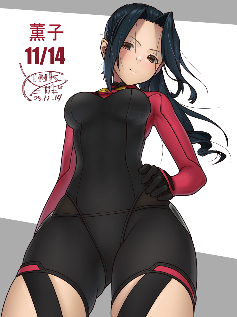 takada kazuhiro, yamano kaoruko, alice gear aegis, 1girl, black hair, bodysuit, breasts, brown eyes, dated, hand on own hip, long hair, looking at viewer, medium breasts, multicolored bodysuit, ponytail, signature, simple background, solo, two-tone background, two-tone bodysuit