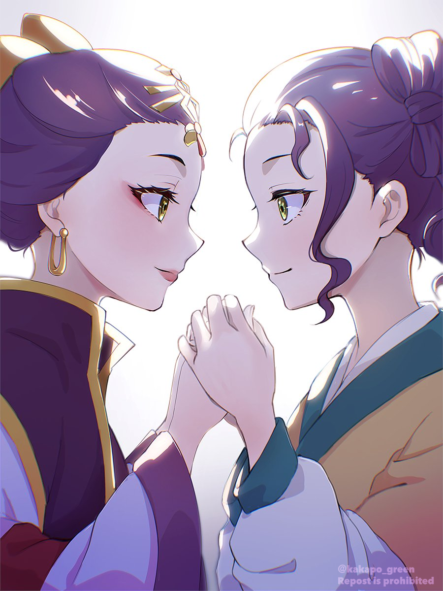 kakapo green, loulan (kusuriya no hitorigoto), shisui (kusuriya no hitorigoto), kusuriya no hitorigoto, highres, 2girls, bow, chinese clothes, closed mouth, dress, earrings, eye contact, eyelashes, eyeliner, eyeshadow, face-to-face, from side, green eyes, hair bow, hair ornament, hair pulled back, hair rings, hanfu, headpiece, holding hands, jewelry, lipstick, long sleeves, looking at another, makeup, multiple girls, profile, purple dress, purple hair, side ponytail, smile, updo, upper body, white background, wide sleeves, yellow bow, yellow eyes