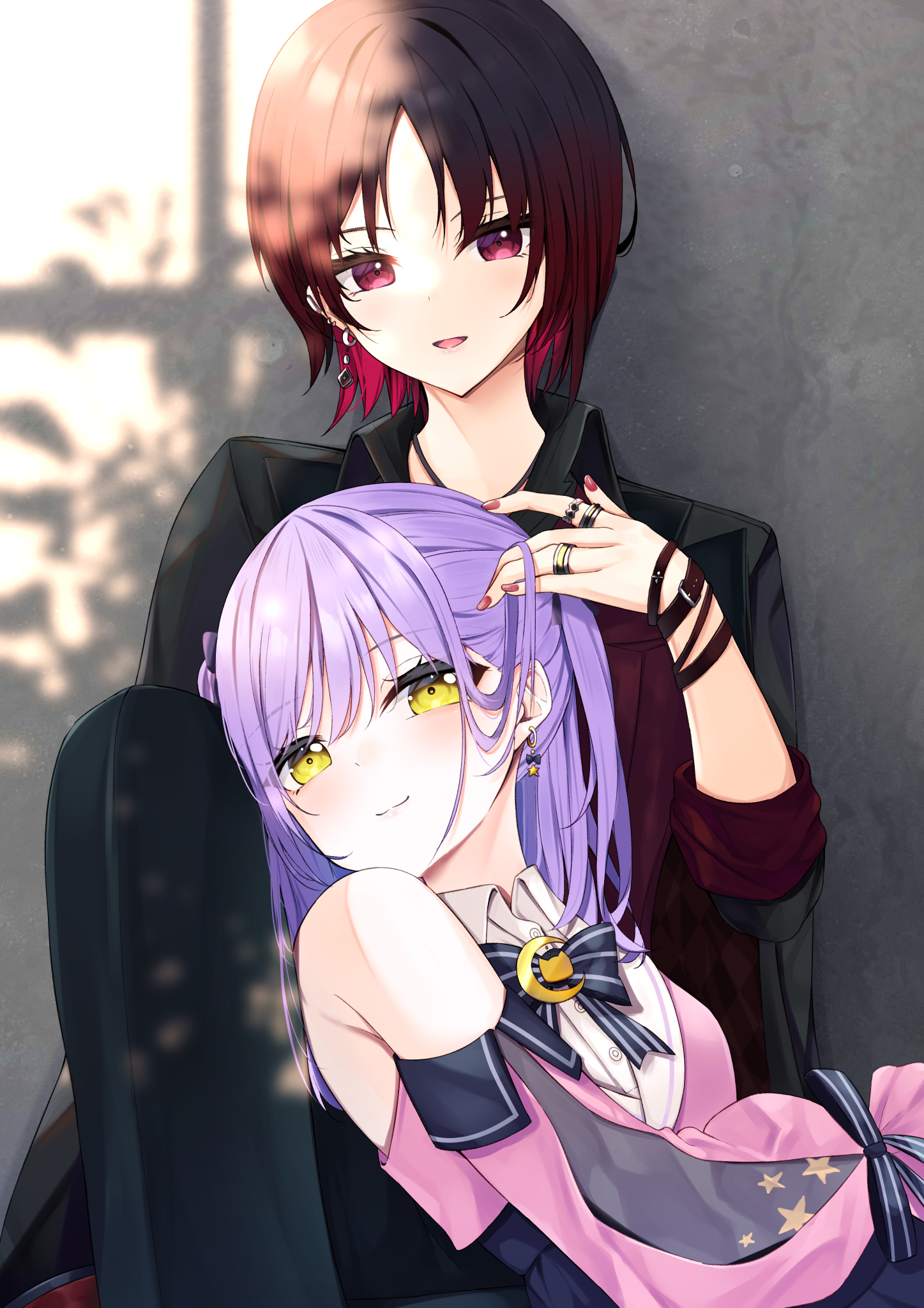 kisaragi ren (vtuber), shinomiya runa, shinomiya runa (2nd costume), iris black games, vspo!, commentary, highres, symbol-only commentary, 2girls, :d, armpit crease, bare shoulders, black hair, black jacket, closed mouth, collared jacket, detached sleeves, gradient hair, half updo, jacket, jacket on shoulders, kisaragi ren (3rd costume), konorua511, multicolored hair, multiple girls, open mouth, pink eyes, pink sleeves, purple hair, red hair, shirt, short hair, smile, split mouth, three-quarter sleeves, virtual youtuber, white shirt, yellow eyes