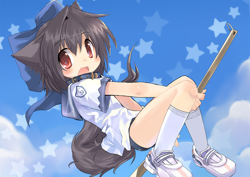 toba hiyoko, kannagi cocoa, original, 1girl, animal ears, black hair, bow, broom, broom riding, buruma, child, collar, fang, female focus, gym uniform, hair bow, kneehighs, outdoors, school uniform, serafuku, short hair, sky, socks, solo, tail