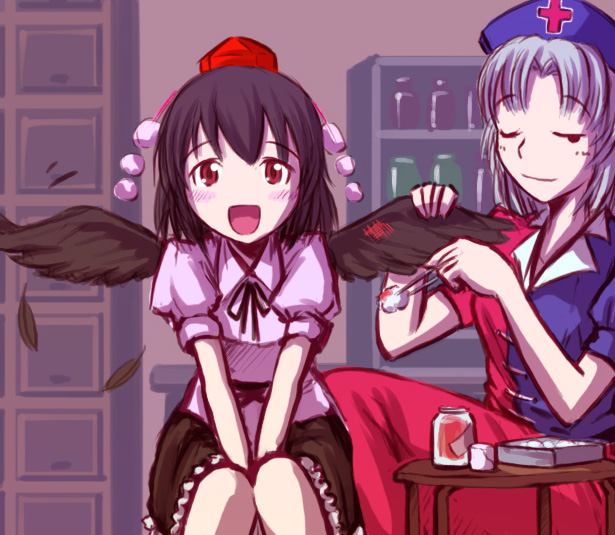verynezumi, shameimaru aya, yagokoro eirin, touhou, silver hair, 2girls, black hair, black wings, blush, feathers, female focus, hat, indoors, injury, multiple girls, no nose, red eyes, sitting, smile, tokin hat, v arms, wings, wink