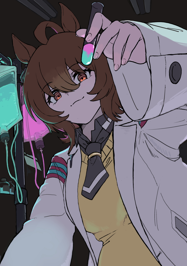 okimoto, agnes tachyon (tach-nology) (umamusume), agnes tachyon (umamusume), umamusume, commentary request, partial commentary, 1girl, ahoge, arm up, black background, black necktie, black shirt, closed mouth, collared shirt, hair between eyes, holding, holding test tube, indoors, intravenous drip, iv stand, long sleeves, looking at viewer, necktie, pen, red eyes, shirt, short necktie, smile, solo, sweater, test tube, yellow sweater