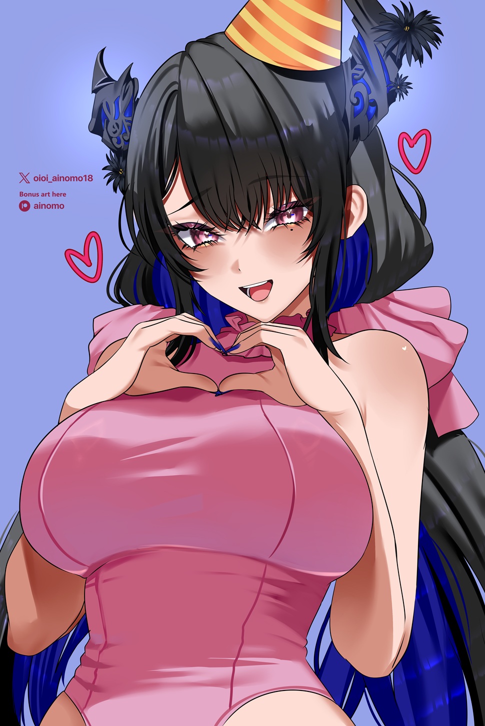 oioi ainomo, nerissa ravencroft, hololive, hololive english, commentary, english commentary, highres, paid reward available, 1girl, :d, asymmetrical horns, black hair, blue background, blue hair, breasts, colored inner hair, flower, frilled leotard, frills, hat, heart, heart hands, horn flower, horns, large breasts, leotard, long hair, mole, mole under eye, multicolored hair, open mouth, party hat, pink leotard, purple eyes, sidelocks, simple background, smile, solo, tilted headwear, uneven horns, very long hair, virtual youtuber