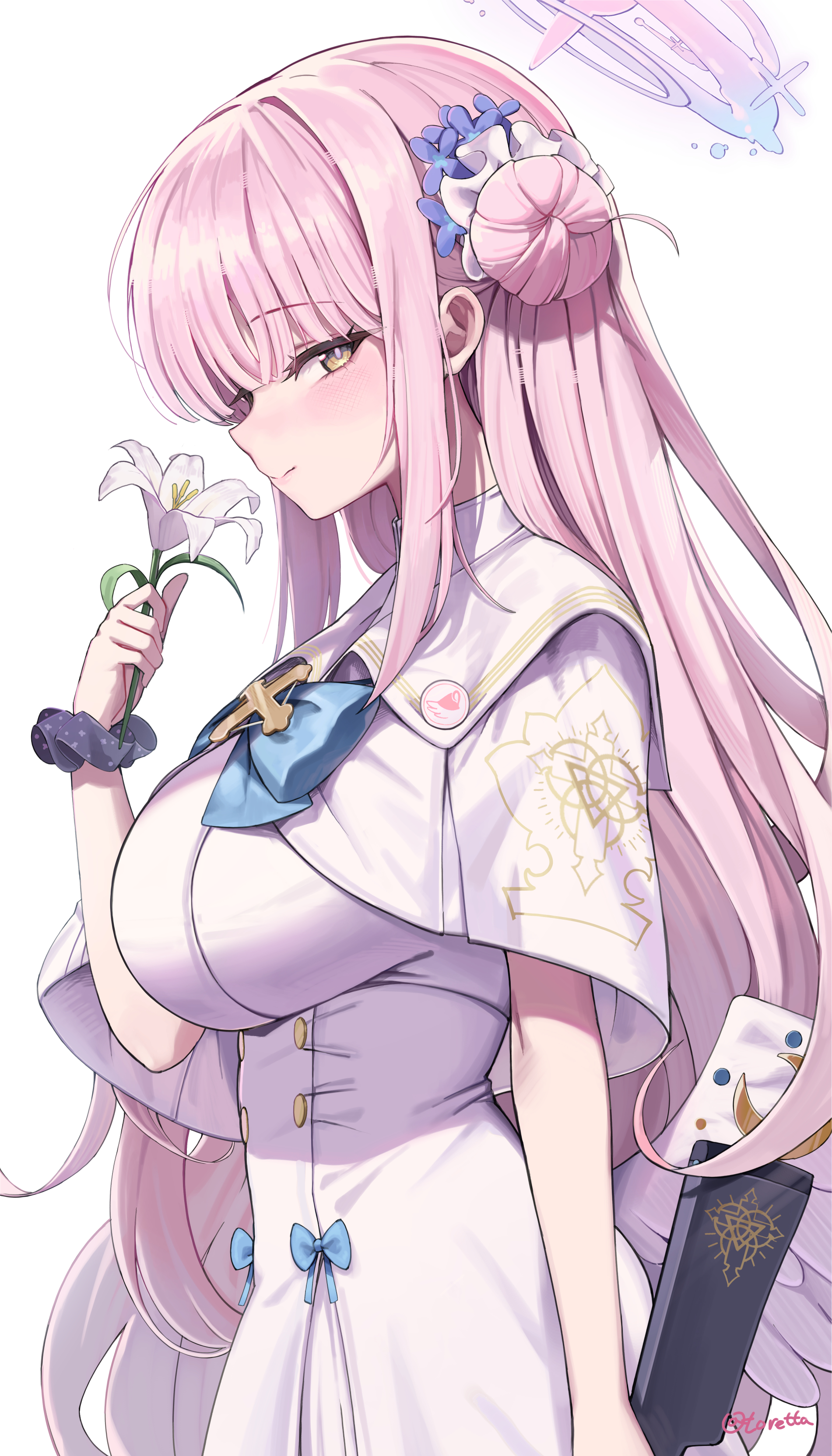 pipi ya, mika (blue archive), blue archive, absurdres, highres, 1girl, angel wings, blue bow, bow, breasts, buttons, capelet, closed mouth, crescent, double-breasted, dress, feathered wings, flower, from side, gold trim, gun, hair bun, hair flower, hair ornament, halo, holding, holding flower, holding gun, holding weapon, large breasts, low wings, pink hair, pink halo, scrunchie, simple background, single hair bun, single side bun, solo, weapon, white background, white capelet, white dress, white flower, white wings, wing ornament, wings, wrist scrunchie, yellow eyes