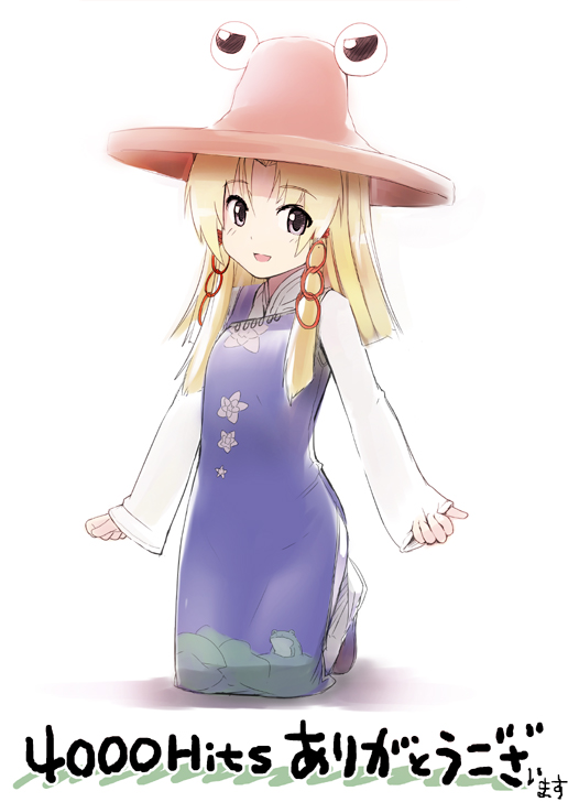 kaito (k4itoh), moriya suwako, touhou, 1girl, adapted costume, blonde hair, dress, female focus, hair ribbon, hat, kneeling, long sleeves, milestone celebration, ribbon, side slit, sleeves past wrists, smile, solo