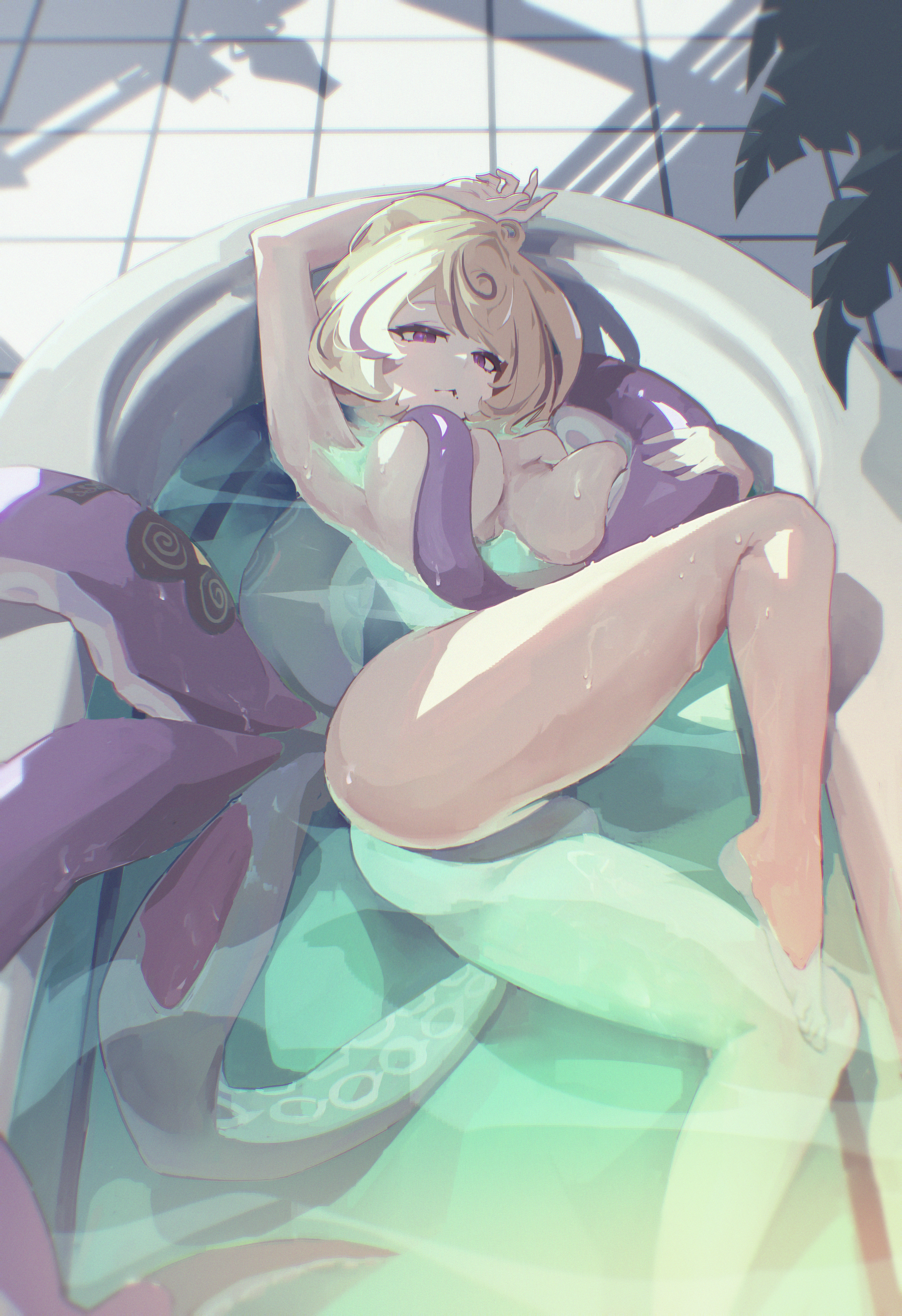 rimeye, yidhari murphy, zenless zone zero, absurdres, highres, 1girl, :<, arm up, bathtub, blonde hair, breasts, covering privates, indoors, knee up, large breasts, looking at viewer, multicolored hair, nude, nude cover, partially submerged, purple eyes, solo, streaked hair, tentacle girl, tentacle tail, tentacles, thighs, thiren, wet
