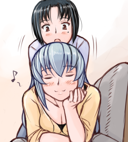 tsuda nanafushi, kashiwaba tomoe, suigintou, rozen maiden, silver hair, lowres, 00s, 2girls, aged up, back rub, black hair, blush, breasts, brown eyes, casual, cleavage, closed eyes, massage, medium breasts, mole, mole under eye, multiple girls, musical note, short hair