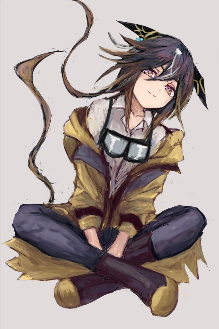 yanagi wakana, stay gold (umamusume), umamusume, 1girl, animal ears, black boots, black hair, black pants, boots, brown eyes, brown hair, closed mouth, coat, collarbone, collared shirt, crossed legs, ear covers, goggles, goggles around neck, gradient eyes, hair between eyes, horse ears, horse girl, horse tail, long hair, looking at viewer, multicolored eyes, multicolored hair, pants, purple eyes, shirt, simple background, sitting, smile, solo, streaked hair, tail, torn clothes, torn coat, white hair, white shirt, yellow coat