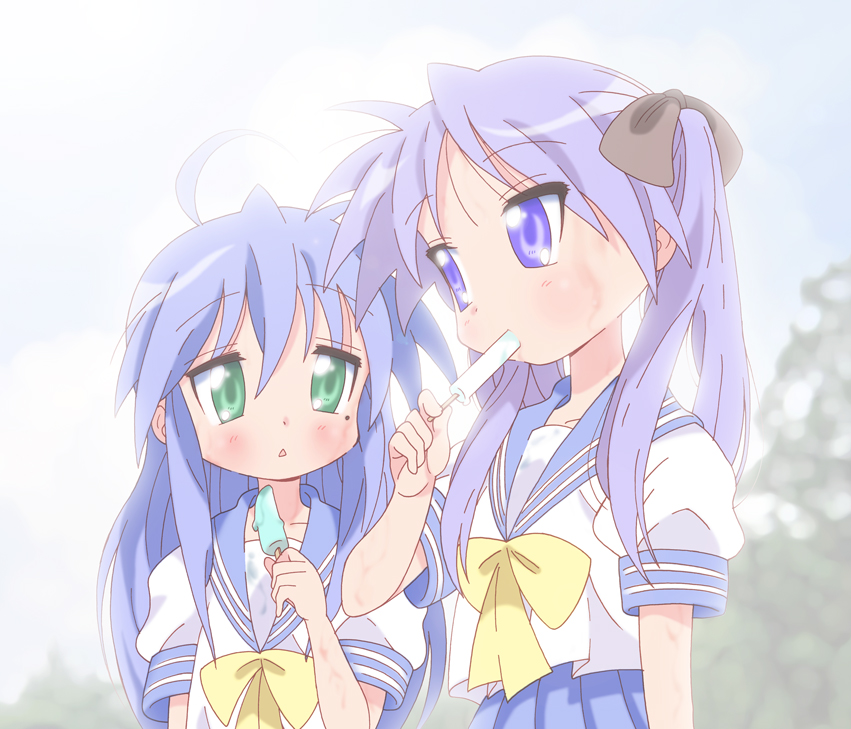 yamasaki wataru, hiiragi kagami, izumi konata, lucky star, 00s, 2girls, ahoge, blue eyes, blue hair, food, green eyes, long hair, mole, mole under eye, multiple girls, popsicle, purple hair, school uniform, serafuku, twintails