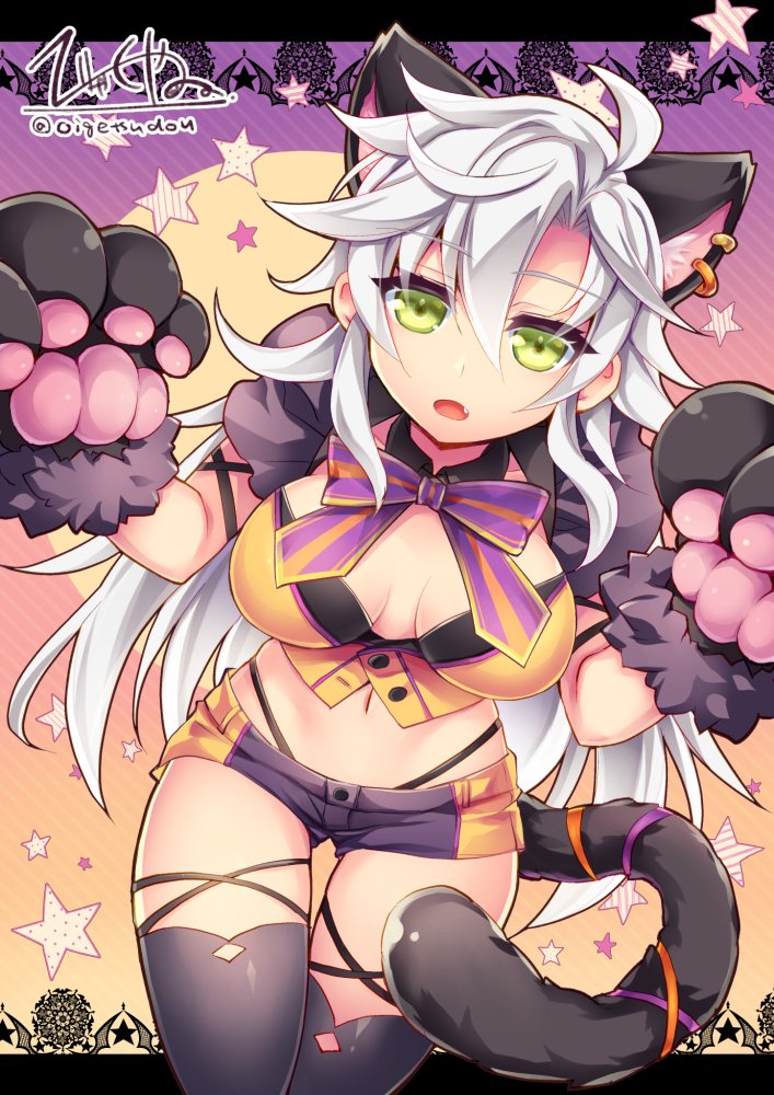 oigetsudou (byakuya yuu), fie claussell, eiyuu densetsu, sen no kiseki (series), 1girl, animal ears, breasts, cat ears, cat tail, green eyes, halloween, halloween costume, kittysuit, looking at viewer, nontraditional playboy bunny, short shorts, shorts, simple background, tail, white hair