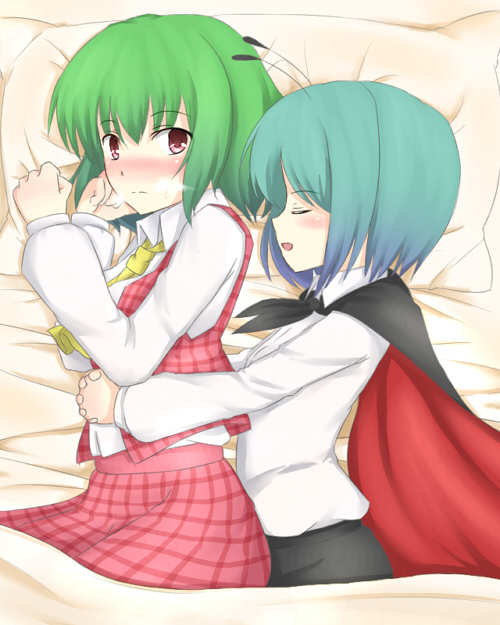 hazumu ran, kazami yuuka, wriggle nightbug, touhou, bad id, bad pixiv id, 2girls, antennae, ascot, bed, blush, cape, female focus, green hair, hug, hug from behind, lying, multiple girls, own hands clasped, own hands together, plaid clothes, plaid skirt, plaid vest, red eyes, short hair, skirt, skirt set, vest