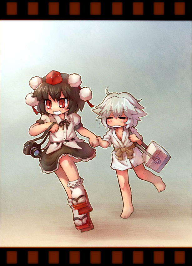 sankuma, inubashiri momiji, shameimaru aya, touhou, silver hair, 2girls, barefoot, black hair, camera, chibi, female focus, geta, hat, multiple girls, ninja toes, red eyes, robe, short hair, tengu-geta, tokin hat