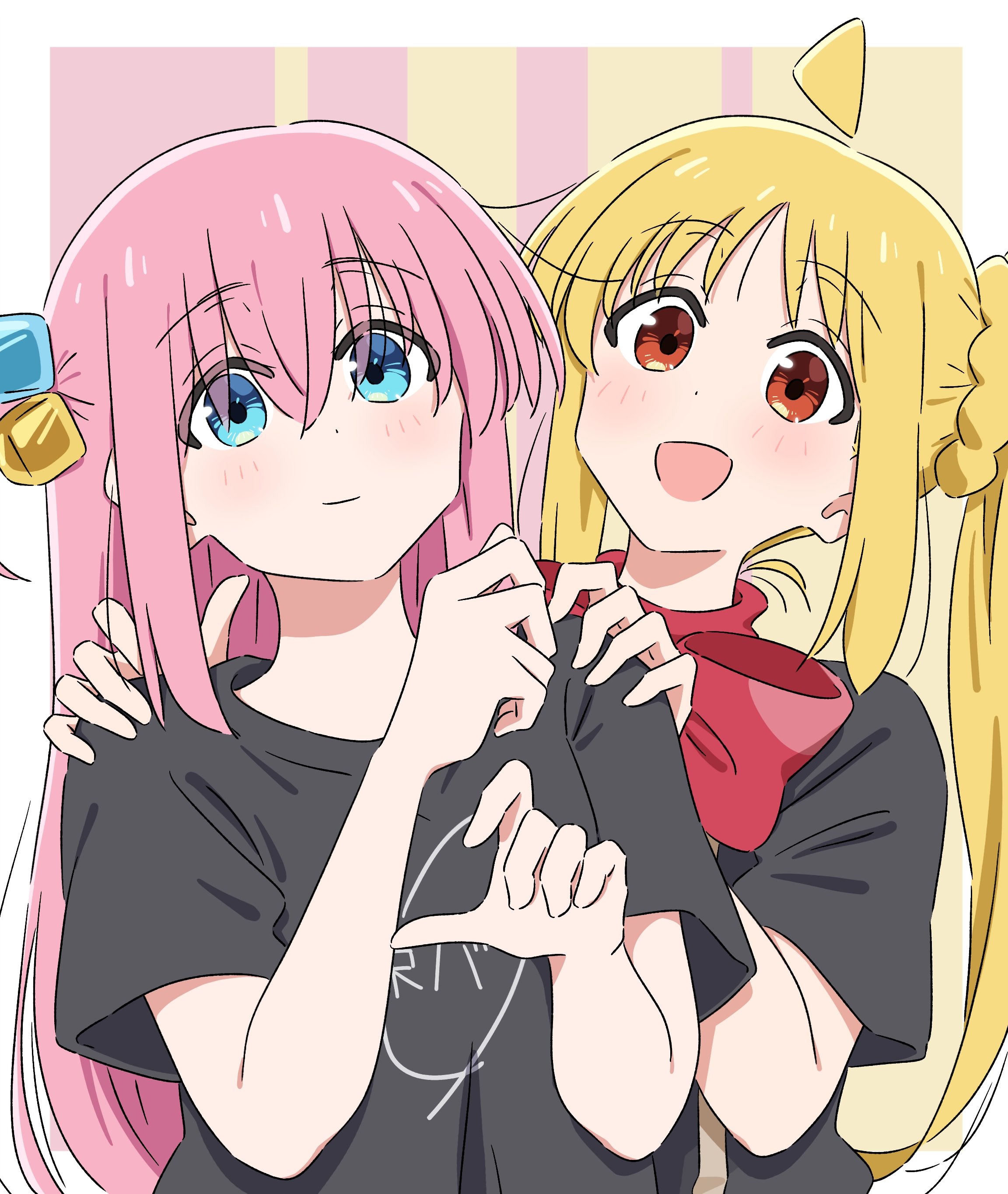 mayo (oekaki bibbi), gotoh hitori, ijichi nijika, bocchi the rock!, absurdres, commentary, highres, 2girls, :d, ahoge, black shirt, blonde hair, blue eyes, blush, bow, bowtie, closed mouth, cube hair ornament, detached ahoge, dot nose, hair between eyes, hair ornament, kessoku band t-shirt, long hair, looking at viewer, multiple girls, one side up, open mouth, pink background, pink hair, red bow, red bowtie, red eyes, shirt, short sleeves, side ponytail, sidelocks, smile, striped background, t-shirt, two-tone background, upper body, yellow background