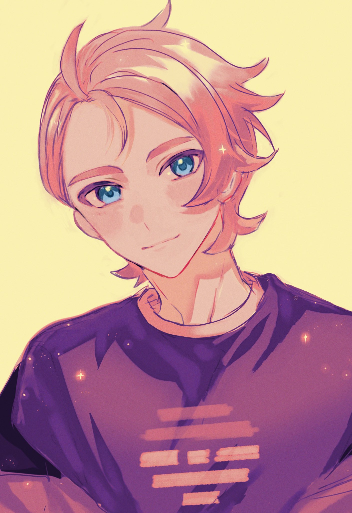 mofumofuyarou, urbain (pokemon), nintendo, pokemon, pokemon legends: z-a, highres, 1boy, blonde hair, blue eyes, closed mouth, looking at viewer, male focus, purple shirt, shirt, short hair, simple background, smile, solo, sparkle, upper body, yellow background