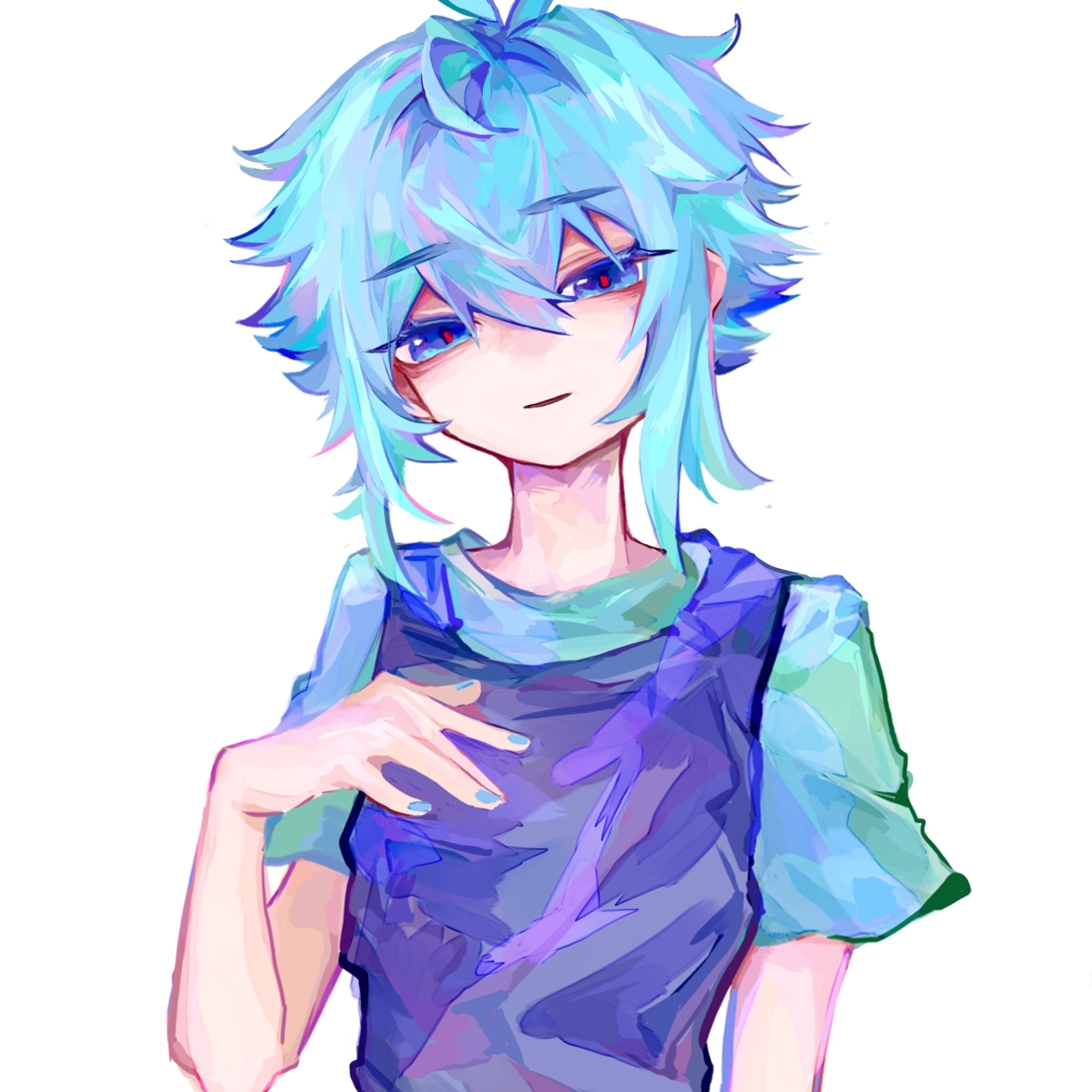 basil (headspace) (omori), basil (omori), omori, chinese commentary, commentary request, highres, 1boy, ||/, androgynous, antenna hair, arm at side, bare arms, blue eyes, blue hair, blue nails, double-parted bangs, flipped hair, green shirt, hair between eyes, hair intakes, hand on own chest, hand up, head tilt, looking at viewer, male focus, mellocaa, nail polish, no nose, overalls, parted lips, purple overalls, red pupils, shirt, short hair, short sleeves, sidelocks, simple background, smile, solo, white background