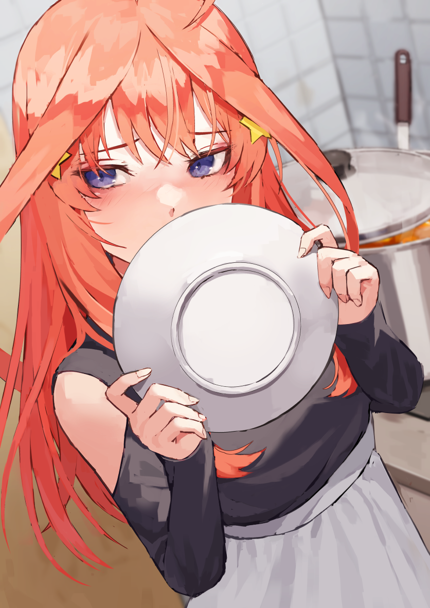 fagi (kakikaki), nakano itsuki, go-toubun no hanayome, commentary request, 1girl, blue eyes, blush, dress, embarrassed, kitchen, long hair, looking to the side, plate, red hair, saucepan, solo, standing