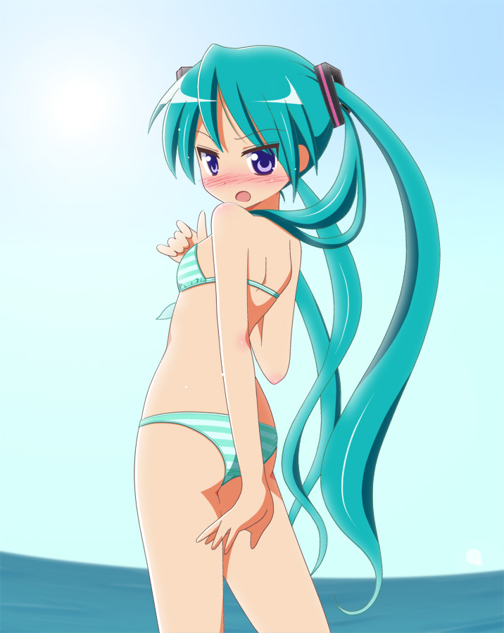 mel (artist), mel (melty pot), hatsune miku, hiiragi kagami, lucky star, project diva, project diva (series), vocaloid, 1girl, ass, bikini, blue eyes, blush, cosplay, day, female focus, flat chest, green hair, halterneck, hatsune miku (cosplay), long hair, looking back, outdoors, solo, string bikini, striped bikini, striped clothes, sun, swimsuit, tsurime, twintails