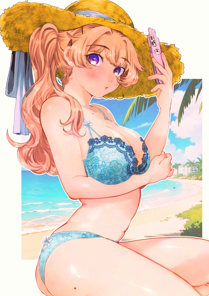 oomsz, koto mitsuha, filter-goshi no kanojo, highres, official art, 1girl, ass, beach, bikini, blonde hair, blue bikini, blue sky, blush, border, breasts, building, grass, hat, holding, holding phone, large breasts, long hair, mole, mole on ass, palm tree, phone, ponytail, purple eyes, sitting, sky, straw hat, swimsuit, thighs, tree, water, white border