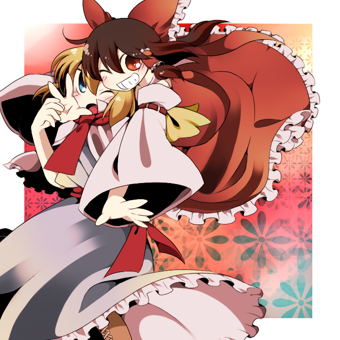 marisu, alice margatroid, hakurei reimu, touhou, bad id, bad pixiv id, 2girls, female focus, from behind, glomp, grin, hug, multiple girls, smile, wink