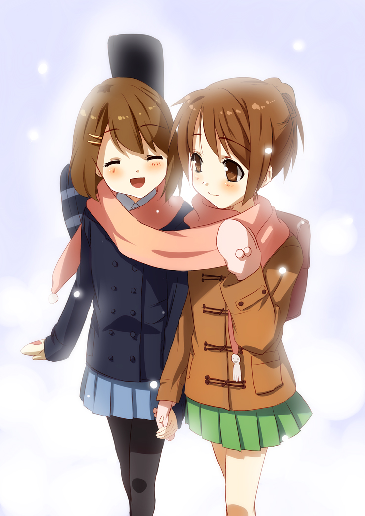 xiangtu, hirasawa ui, hirasawa yui, k-on!, bad id, bad pixiv id, 00s, 2girls, blush, brown eyes, brown hair, closed eyes, family bonding, holding hands, multiple girls, pantyhose, scarf, school uniform, shared clothes, shared scarf, siblings, sisters, snow