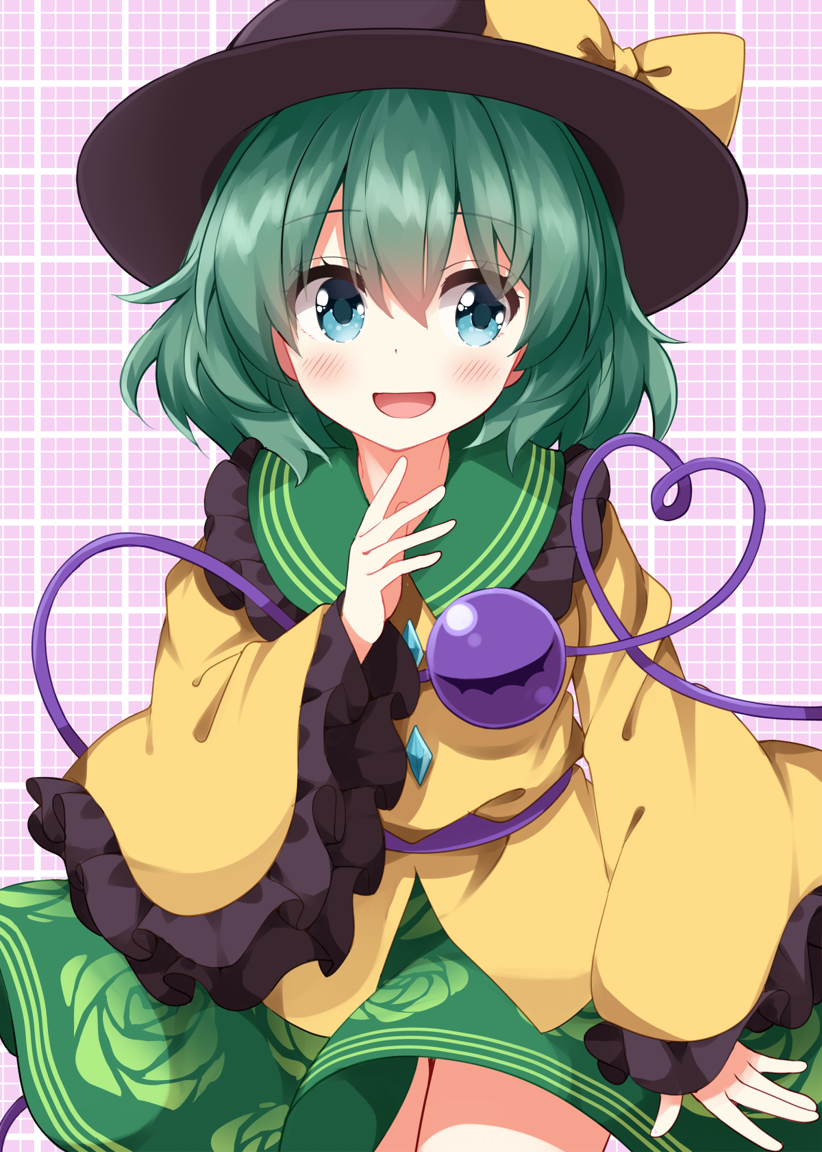 ruu (tksymkw), komeiji koishi, touhou, commentary request, highres, 1girl, :d, black hat, blue eyes, blush, bow, buttons, collared shirt, contrast collar, cowboy shot, diamond button, frilled shirt collar, frilled sleeves, frills, green hair, green skirt, grid background, hand up, hat, hat bow, heart, heart of string, long sleeves, looking at viewer, open mouth, pink background, shirt, short hair, skirt, smile, solo, third eye, wide sleeves, yellow bow, yellow shirt