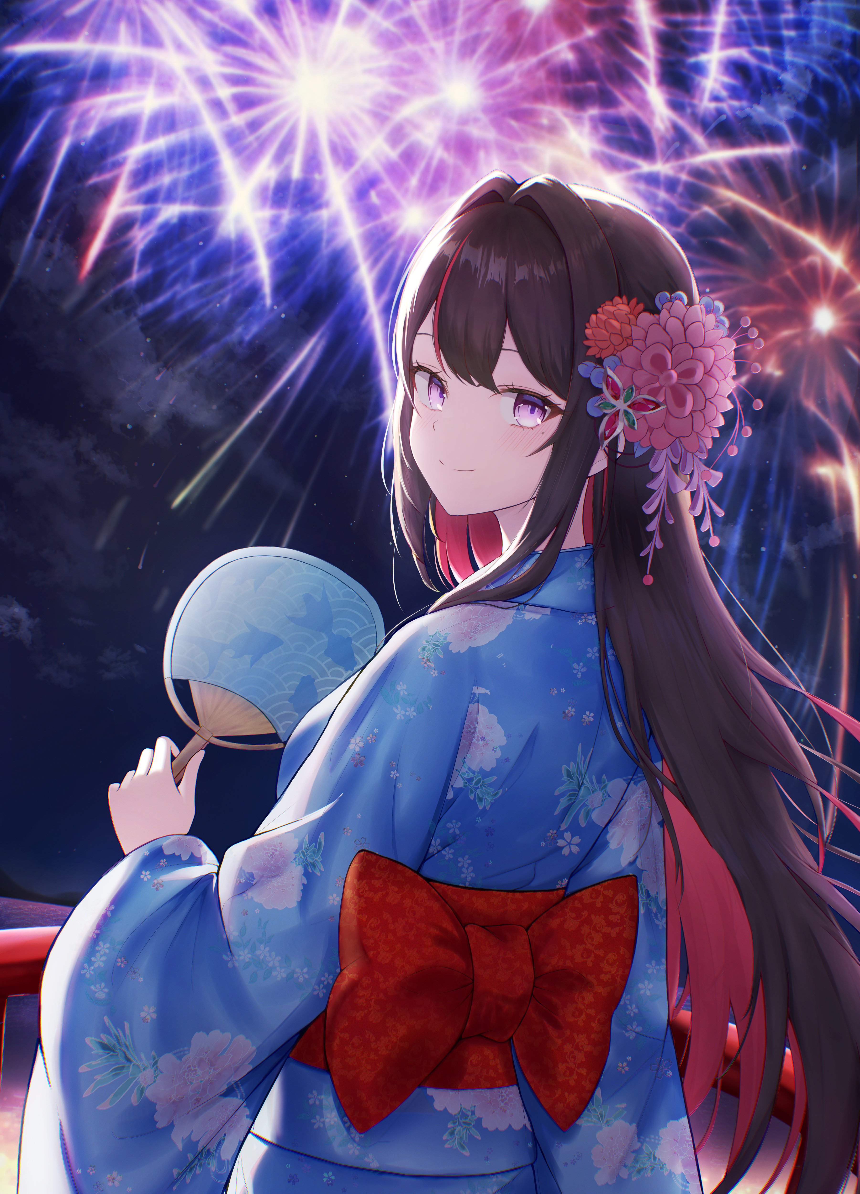 azki (hololive), hololive, holonatsu paradise, absurdres, highres, 1girl, aerial fireworks, black hair, blue kimono, bow, closed mouth, colored inner hair, fireworks, floral print, flower, from behind, hair flower, hair intakes, hair ornament, hand fan, holding, holding fan, japanese clothes, kanzashi, kimono, long hair, looking at viewer, looking back, mole, mole under eye, multicolored hair, night, night sky, obi, outdoors, paper fan, pink hair, print kimono, purple eyes, red bow, red hair, red sash, sash, sidelocks, sky, smile, solo, streaked hair, summer festival, uchiwa, upper body, virtual youtuber, vmerin, waist bow, wide sleeves, yukata