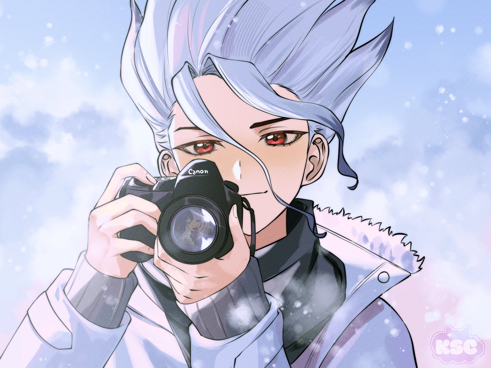 ishigami senkuu, dr. stone, highres, 1boy, artist name, black scarf, camera, closed mouth, coat, fur-trimmed coat, fur trim, grey hair, grey sweater, hair between eyes, holding, holding camera, jacket, kuraschuu, long sleeves, looking at viewer, male focus, multicolored hair, red eyes, scarf, smile, snow, snowing, solo, spiked hair, sweater, upper body, white hair, winter, winter clothes, winter coat