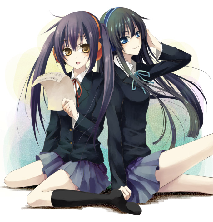 kainesato, akiyama mio, nakano azusa, k-on!, bad id, bad pixiv id, 00s, 2girls, black hair, blue eyes, kneehighs, multiple girls, orange eyes, school uniform, skirt, socks, twintails