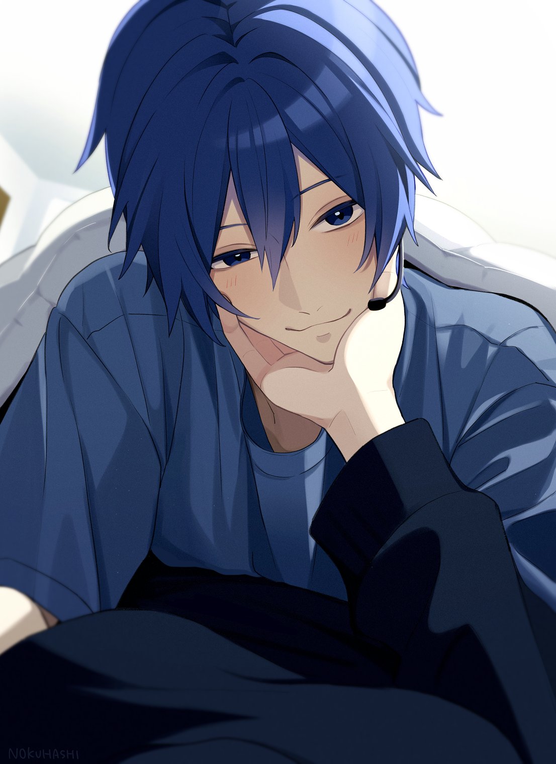 nokuhashi, kaito (vocaloid), master (vocaloid), vocaloid, commentary request, highres, 1boy, 1girl, black shirt, blue eyes, blue hair, blue shirt, closed mouth, crew neck, double-parted bangs, hand on another's chin, headset, long sleeves, male focus, parted hair, shirt, short hair, short sleeves, simple background, smile, solo focus, t-shirt, uneven eyes, white background
