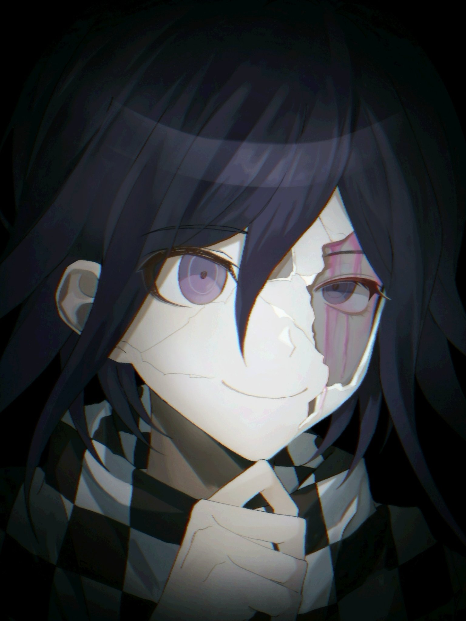han (hd d26), oma kokichi, danganronpa (series), danganronpa v3: killing harmony, commentary, highres, symbol-only commentary, 1boy, black background, black hair, blood, blood on face, checkered clothes, checkered scarf, cracked kawaii mask, cracked mask, dark background, eyelashes, flipped hair, hair between eyes, hand on own chin, hand up, male focus, mask, pale skin, pink blood, portrait, purple eyes, purple hair, ringed eyes, scarf, short hair, smile, solo, two-tone scarf