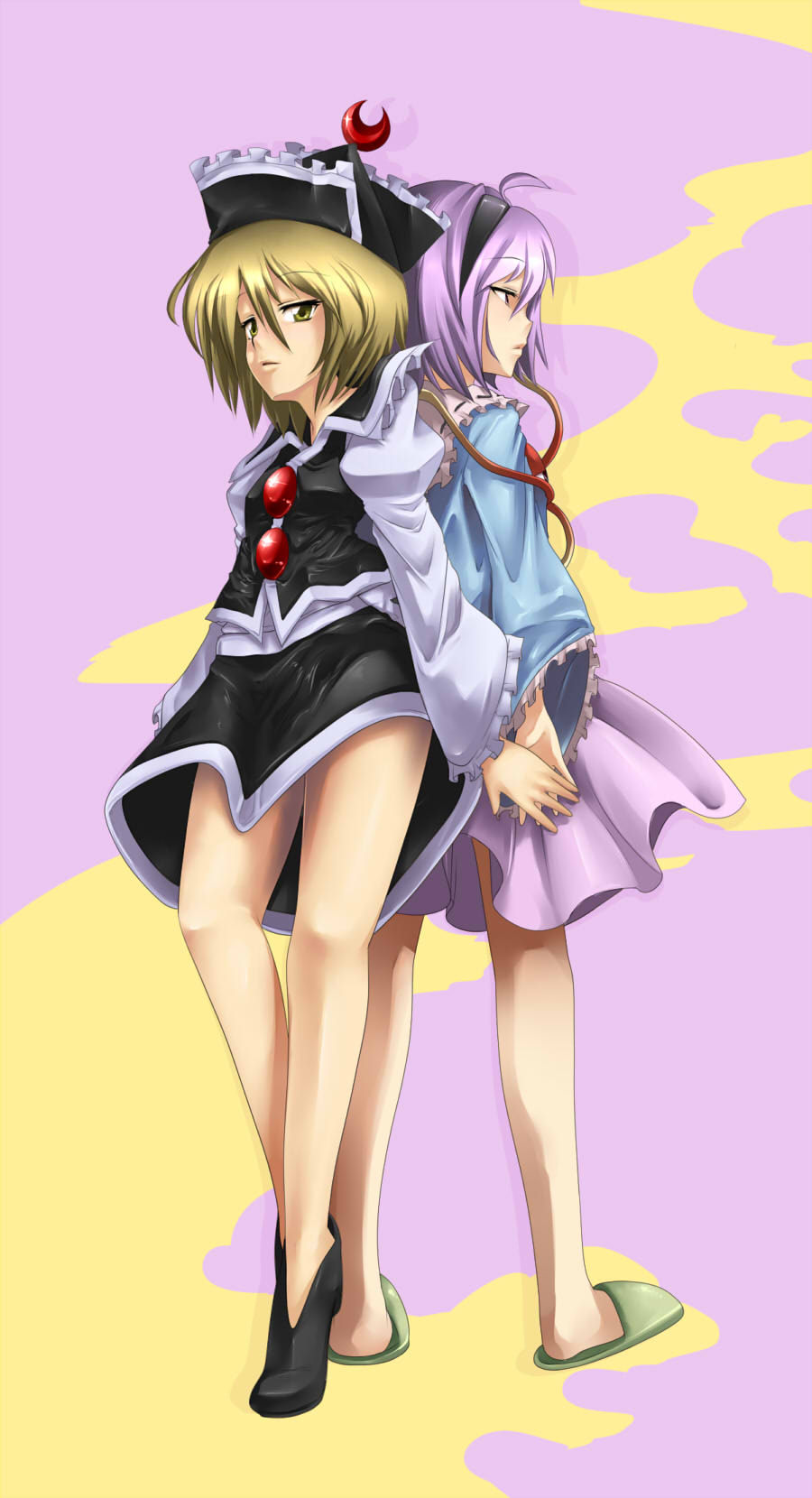 harusame (unmei no ikasumi), komeiji satori, lunasa prismriver, touhou, highres, 2girls, back-to-back, blonde hair, female focus, hairband, hat, legs, multiple girls, pink eyes, pink hair, short hair, slippers, yellow eyes