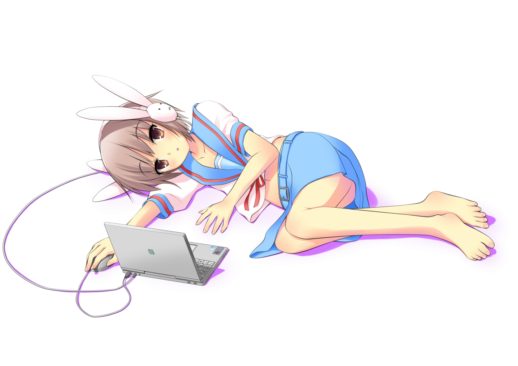 sarekoube, nagato yuki, suzumiya haruhi no yuuutsu, bad id, bad pixiv id, highres, 00s, 1girl, artistic error, bad feet, barefoot, bunny headphones, computer, computer keyboard, computer mouse, feet, female focus, headphones, laptop, lying, midriff, navel, on side, purple eyes, purple hair, school uniform, serafuku, short hair, skirt, solo, wrong foot