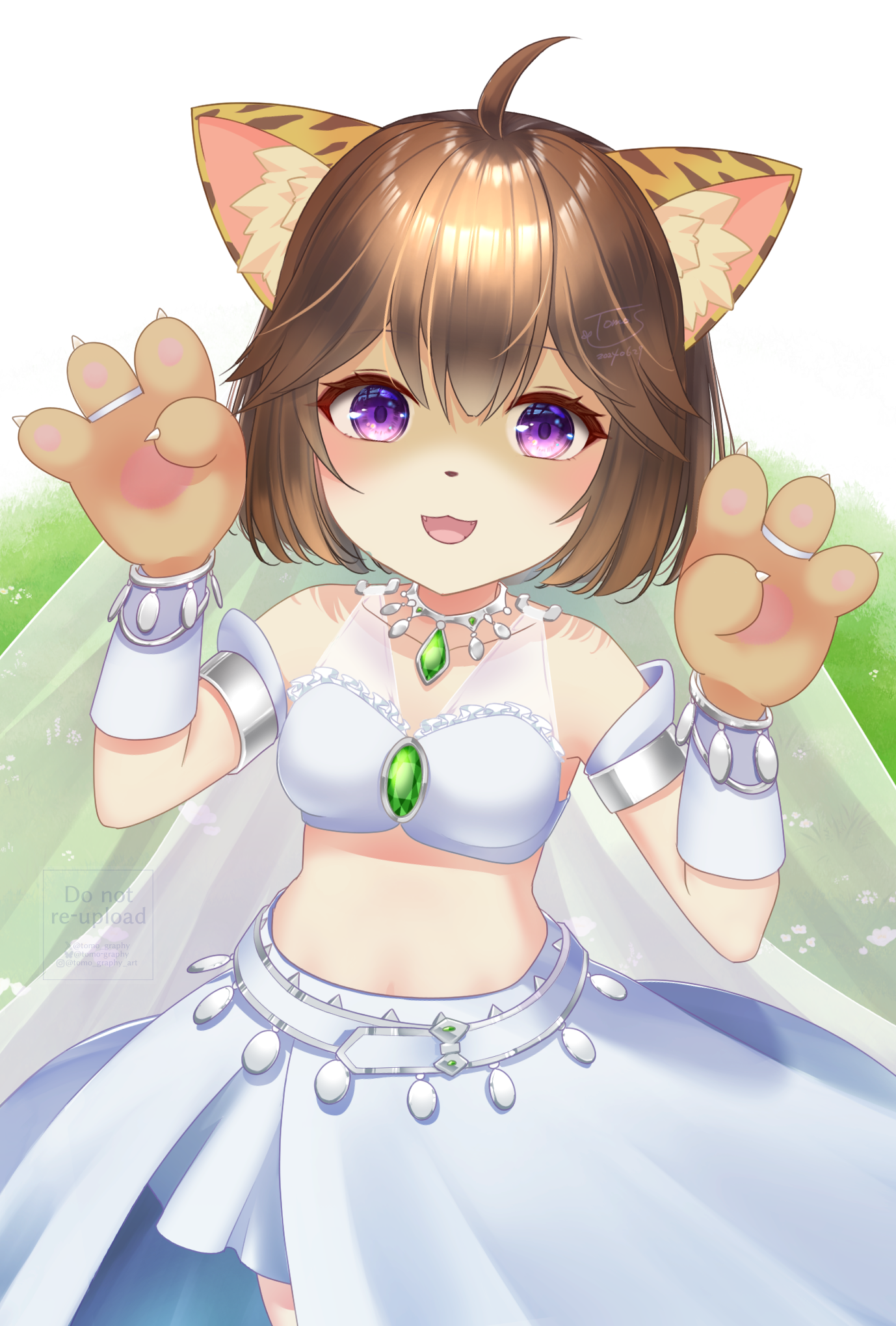sakuraji tomoka, ragnarok masters, ragnarok online, commentary request, highres, 1girl, ahoge, animal ear fluff, animal ears, bandeau, blush, brown hair, cat ears, cat girl, cowboy shot, gem, green gemstone, green skirt, grey bandeau, looking at viewer, open mouth, purple eyes, short hair, skirt, solo, spirit whisperer (ragnarok masters)