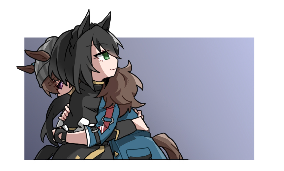 beer hsk, kin'iro ryotei (umamusume), nakayama festa (umamusume), umamusume, commentary request, 2girls, animal ears, beanie, black capelet, black gloves, black hair, black jacket, blue jacket, brown hair, capelet, closed mouth, ears through headwear, fingerless gloves, gloves, green eyes, grey hat, hair between eyes, hat, horse ears, horse girl, horse tail, hug, jacket, low ponytail, multiple girls, ponytail, purple background, purple eyes, smile, striped clothes, striped headwear, tail, vertical-striped clothes, vertical-striped headwear