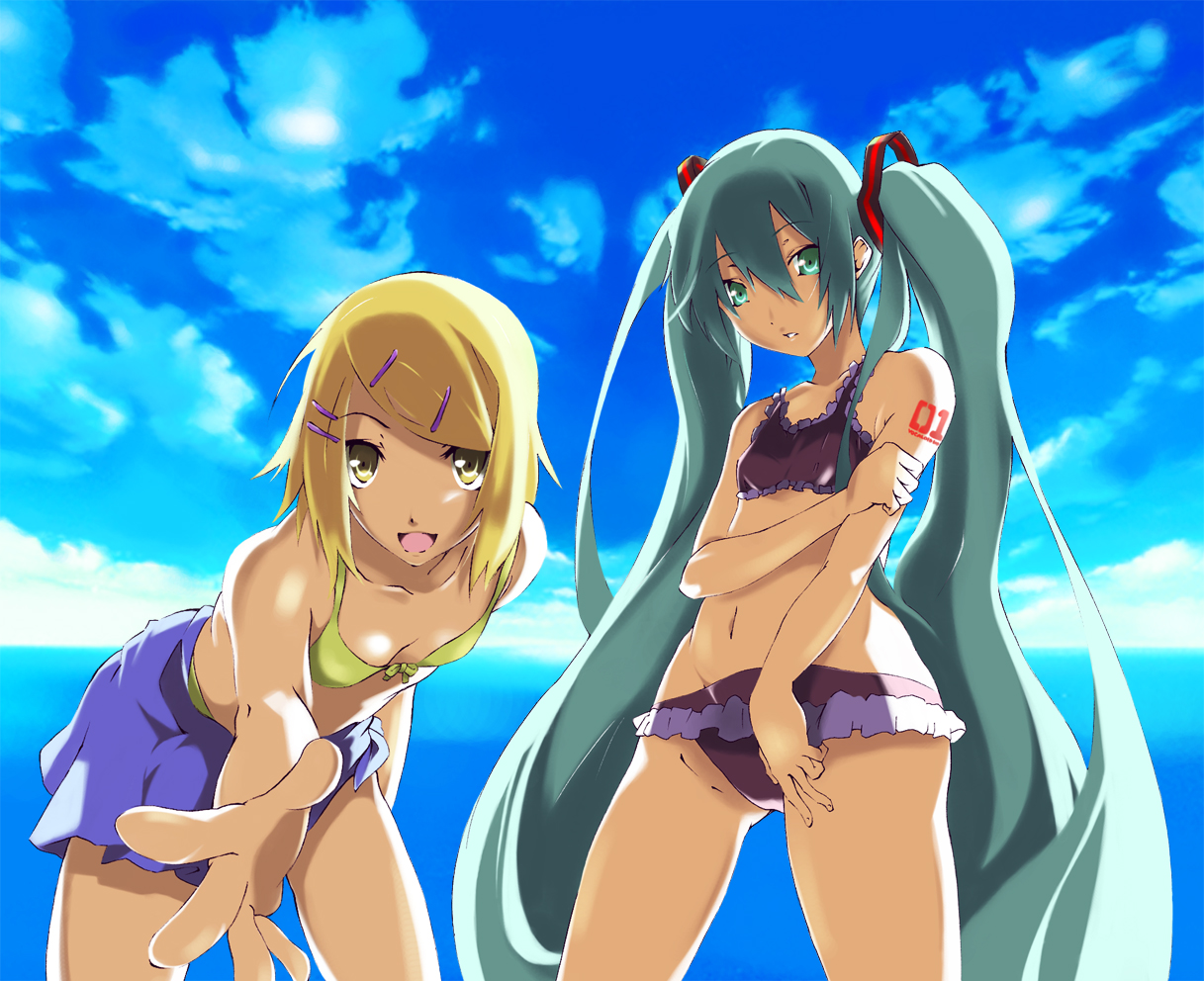 isao (pixiv822162), nanda rone, hatsune miku, kagamine rin, vocaloid, bad id, bad pixiv id, 2girls, aqua eyes, aqua hair, beach, bikini, blonde hair, day, hair ornament, hairclip, long hair, multiple girls, outdoors, short hair, smile, swimsuit, twintails, very long hair, yellow eyes