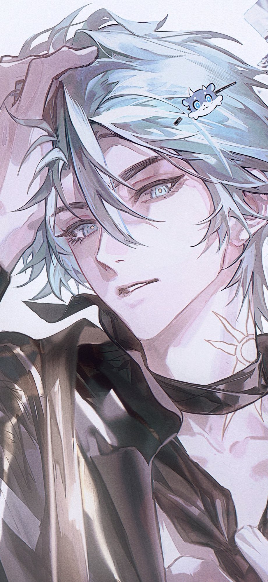 huuuhjjj, phainon (fashion) (honkai: star rail), phainon (honkai: star rail), honkai: star rail, honkai (series), chinese commentary, commentary request, highres, 1boy, antenna hair, black necktie, black shirt, blue eyes, hair ornament, hairpin, hand on own head, male focus, neck tattoo, necktie, official alternate costume, shirt, short hair, solo, sun symbol, sun tattoo, tan, tattoo, white hair