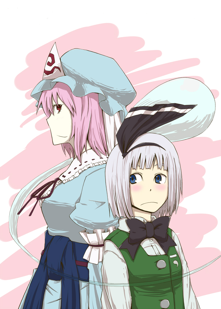 karu (ishiken), konpaku youmu, konpaku youmu (ghost), saigyouji yuyuko, touhou, 2girls, back-to-back, blue eyes, blush, bow, female focus, grey hair, hairband, hat, multiple girls, pink hair, red eyes, smirk