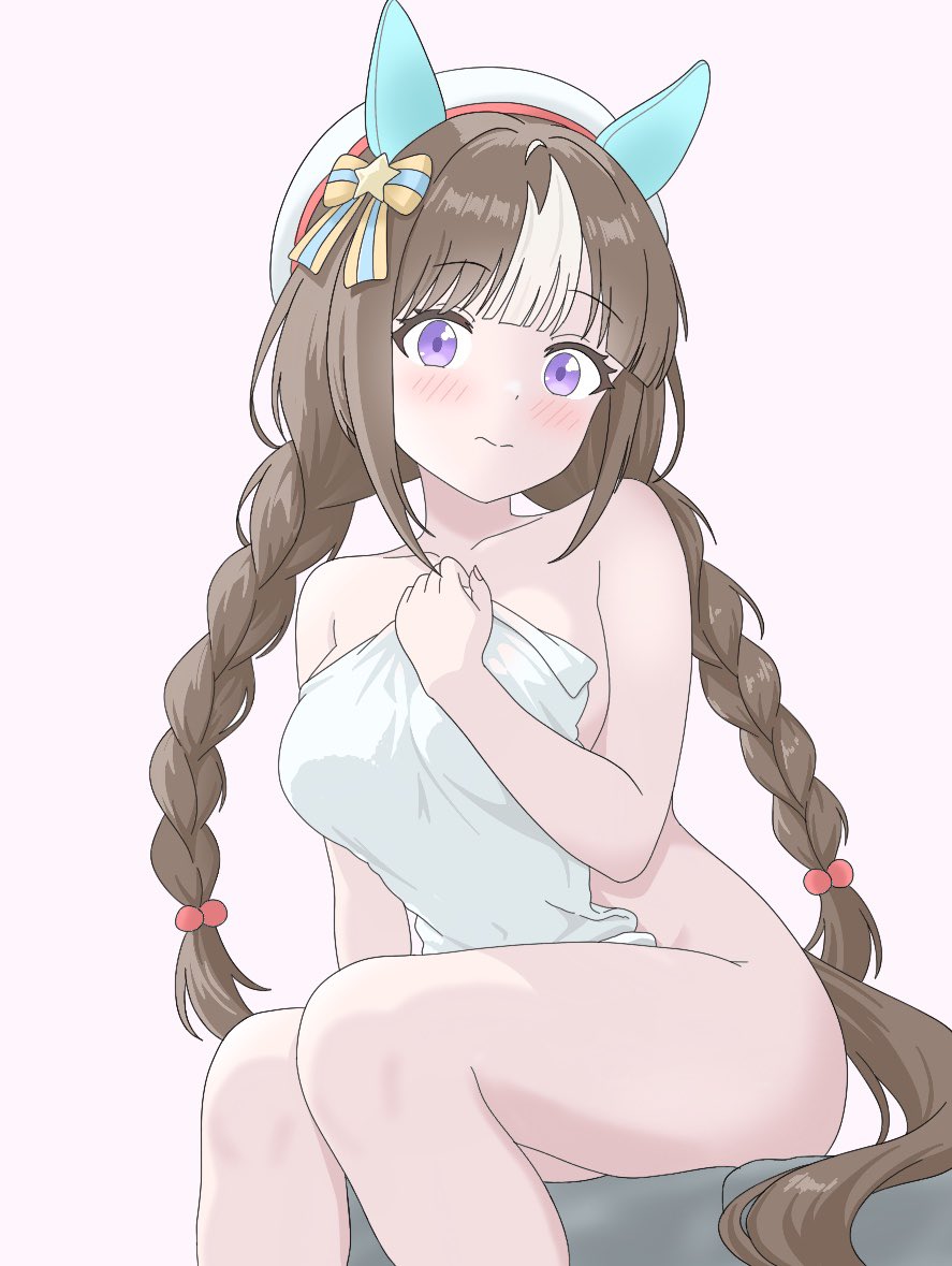 kurama (jpjvn42ej6tug5n), hokko tarumae (umamusume), umamusume, 1girl, animal ears, bare shoulders, beret, blush, bow, braid, breasts, brown hair, closed mouth, collarbone, ear covers, hat, horse ears, horse girl, horse tail, large breasts, long braid, long hair, looking at viewer, multicolored hair, naked towel, purple eyes, sitting, solo, striped bow, striped hair, tail, towel, twin braids, white hair, white hat