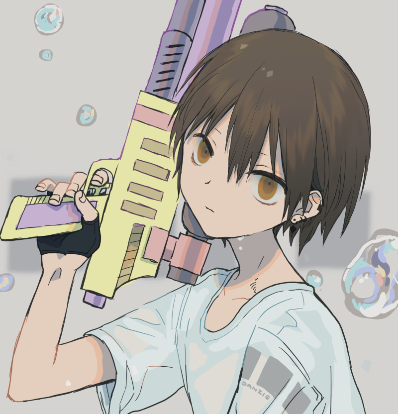 shoden, bad id, bad pixiv id, copyright request, 1boy, artist name, black gloves, brown eyes, brown hair, closed mouth, collarbone, earclip, earrings, fingerless gloves, gloves, grey background, hair between eyes, holding, holding water gun, jewelry, looking at viewer, male focus, portrait, shirt, short hair, short sleeves, solo, t-shirt, water drop, water gun, wet, wet clothes, wet shirt, white shirt