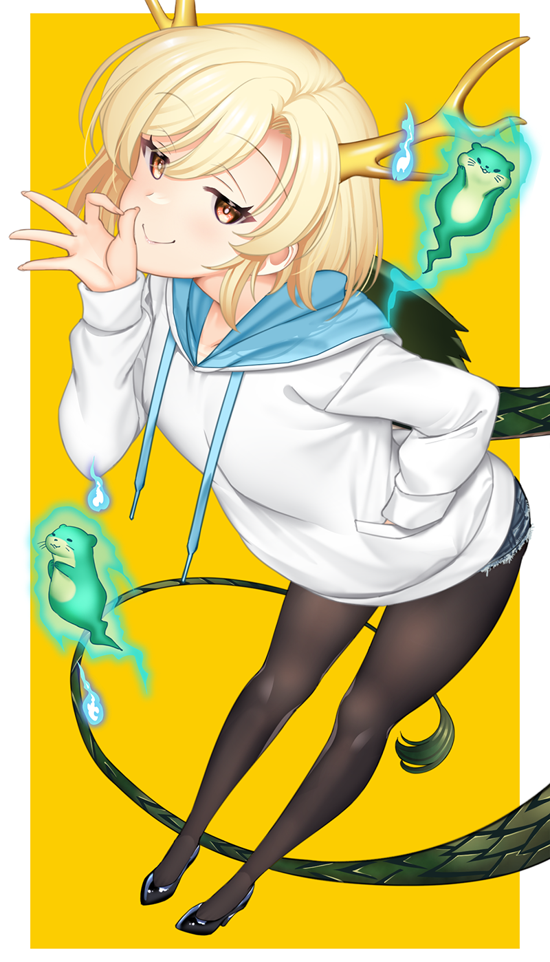 hataraki kuma, kicchou yachie, otter spirit (touhou), touhou, highres, 1girl, alternate costume, antlers, black pantyhose, blonde hair, blue shorts, brown eyes, denim, denim shorts, dragon girl, dragon horns, dragon tail, full body, green scales, hood, hoodie, horns, leaning forward, looking at viewer, medium hair, pantyhose, pantyhose under shorts, shorts, smile, tail, turtle shell, white hoodie, yellow background