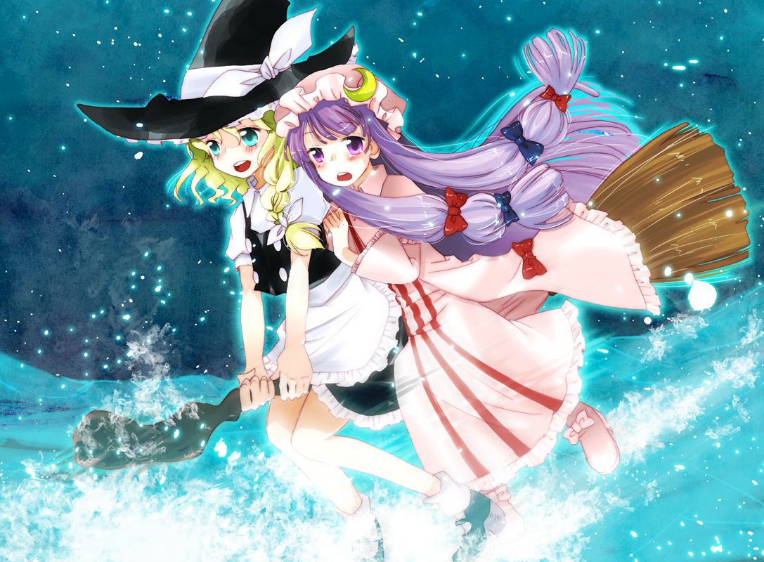 kawaizumi pome, pome, kirisame marisa, patchouli knowledge, touhou, bad id, bad pixiv id, 2girls, blonde hair, blue eyes, braid, broom, broom riding, female focus, hat, long hair, multiple girls, multiple riders, purple eyes, purple hair, short hair, sidesaddle, witch, witch hat