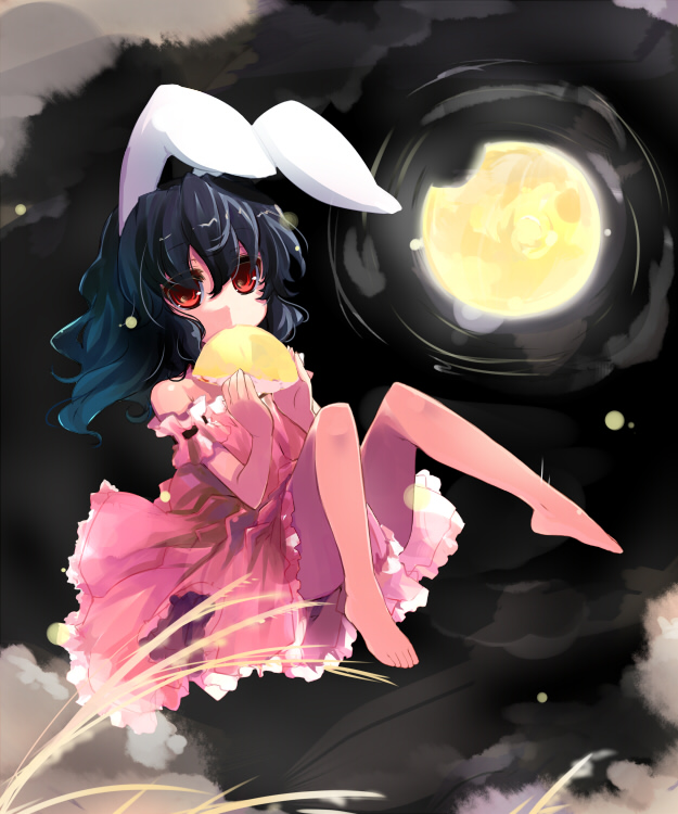 shin (new), inaba tewi, touhou, 1girl, animal ears, barefoot, black hair, eating, feet, female focus, moon, outdoors, rabbit ears, red eyes, sky, solo
