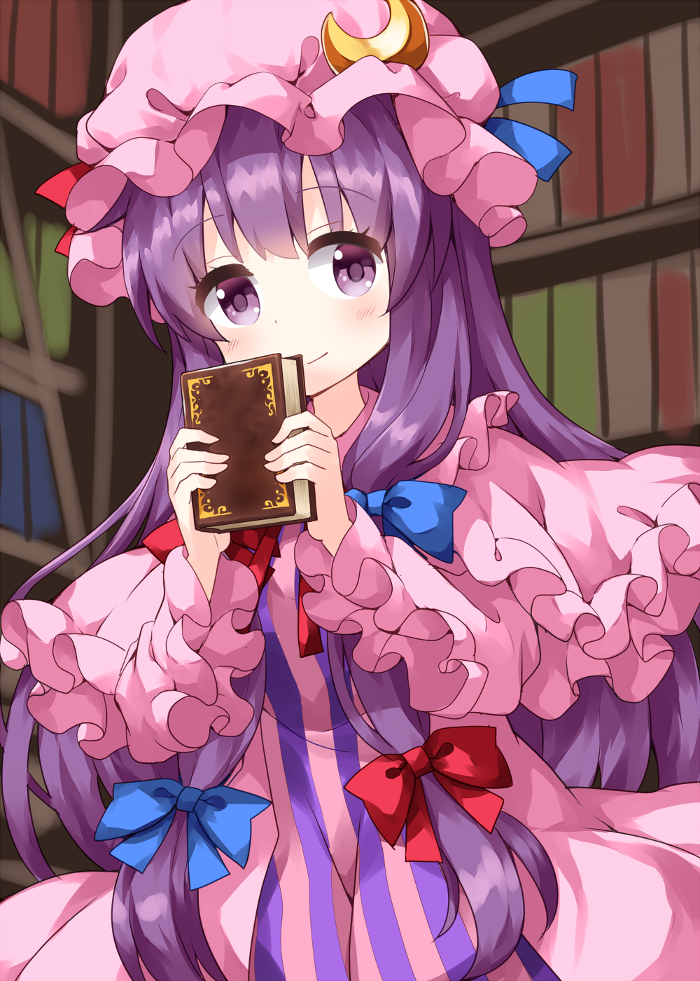 ruu (tksymkw), patchouli knowledge, touhou, commentary request, highres, 1girl, blue bow, blush, book, bookshelf, bow, breasts, capelet, closed mouth, crescent, crescent hat ornament, dress, frills, hair bow, hair ribbon, hands up, hat, hat ornament, holding, holding book, indoors, ladder, long hair, long sleeves, looking at viewer, mob cap, one-hour drawing challenge, pink capelet, pink dress, pink hat, purple eyes, purple hair, red bow, ribbon, sidelocks, small breasts, smile, solo, striped clothes, striped dress, tress ribbon, very long hair, wide sleeves