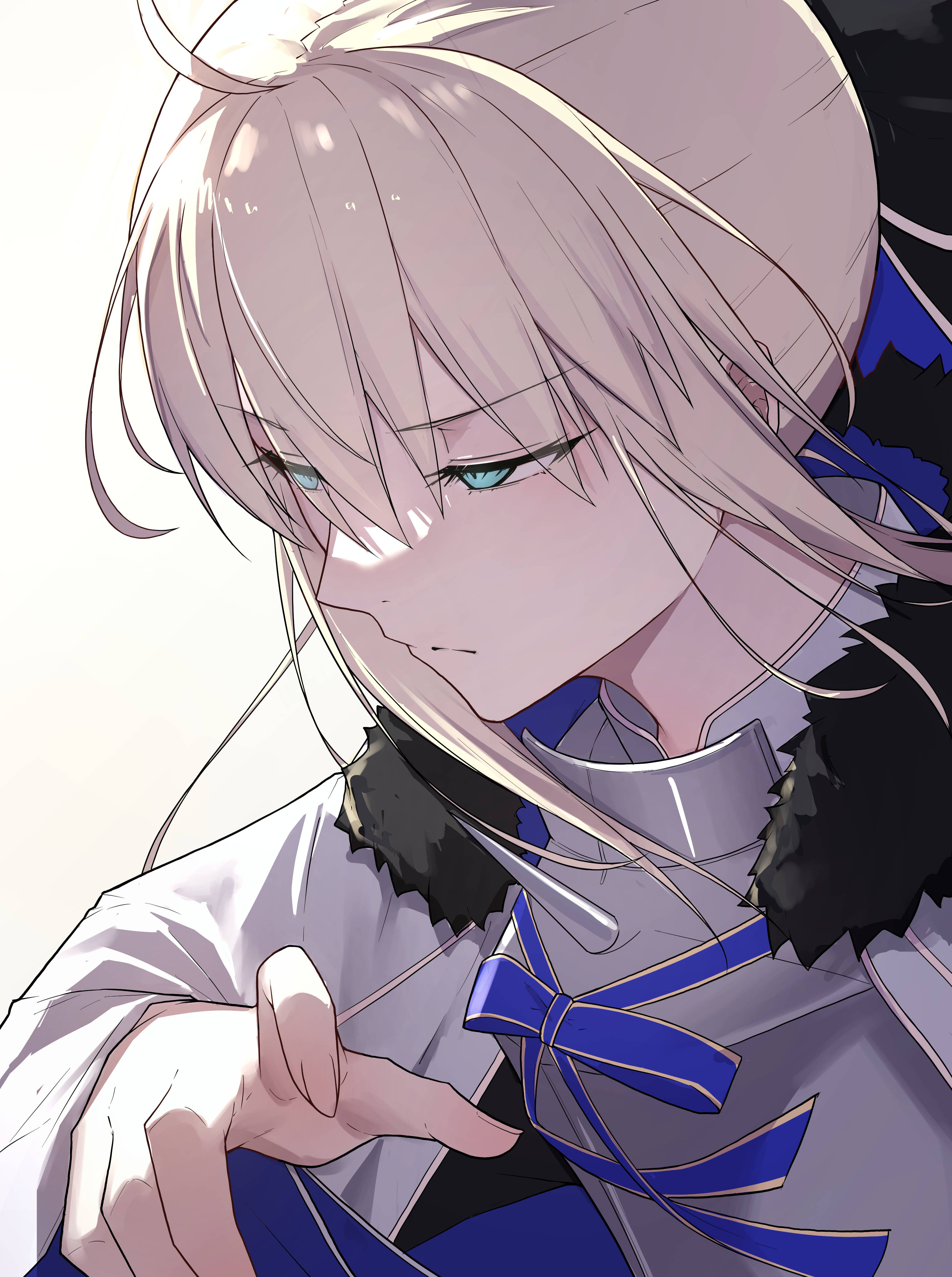 natu zame, aesc (fate), aesc (savior) (fate), fate/grand order, fate (series), absurdres, highres, 1girl, ahoge, armor, armored dress, blue eyes, blue hair, bow, breastplate, breasts, cloak, dress, fur-trimmed cloak, fur trim, hair bow, long hair, long sleeves, medium breasts, multicolored hair, ponytail, two-tone hair, very long hair, white cloak, white dress, white hair, wide sleeves