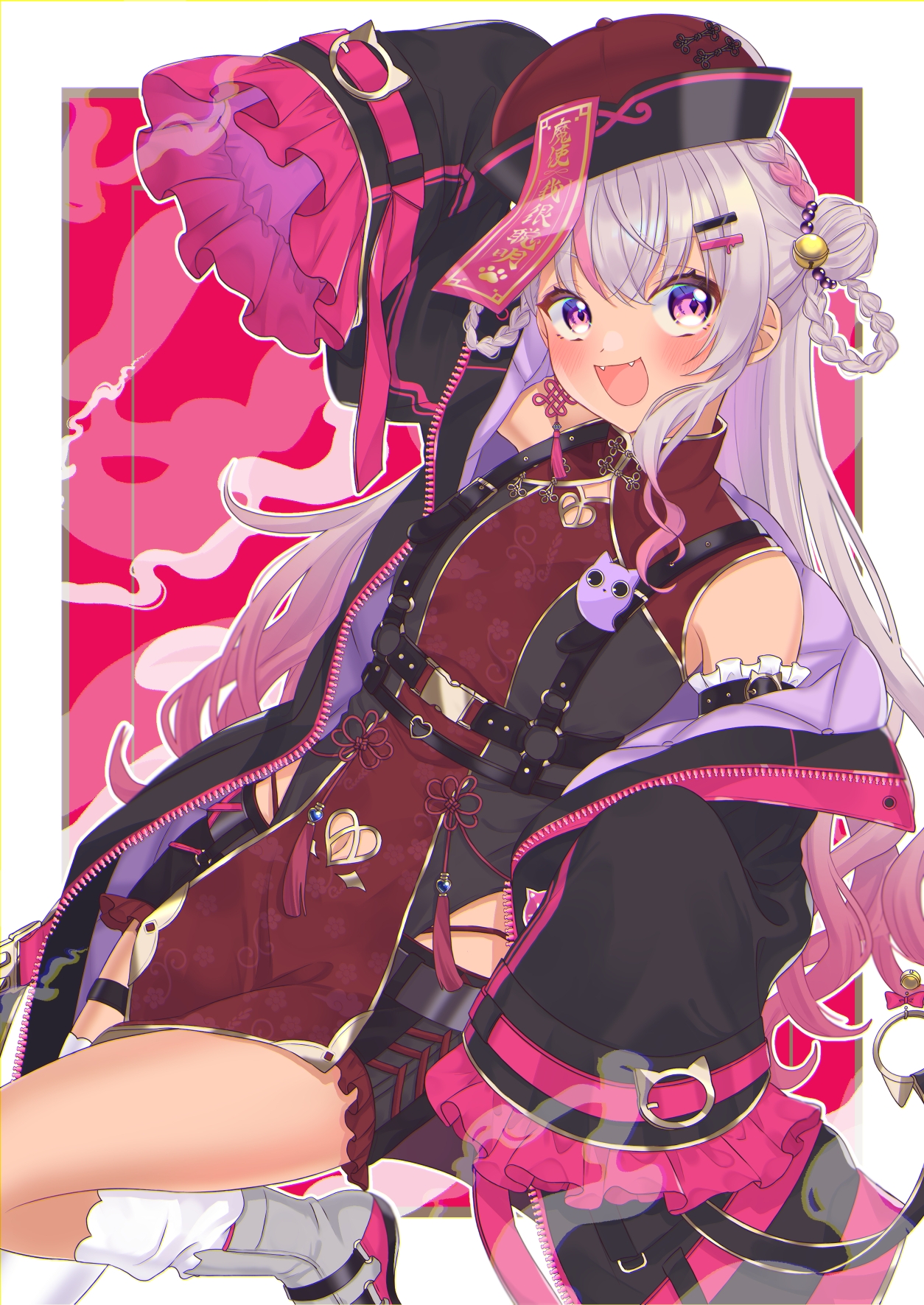 shiun hisame, matsukai mao, matsukai mao (3rd costume), nijisanji, commentary, highres, 1girl, black hat, black jacket, clothing cutout, dark-skinned female, dark skin, frilled sleeves, frills, grey hair, hair bun, hair ornament, hairpin, hat, heart cutout, jacket, japanese clothes, kimono, looking at viewer, official alternate costume, open mouth, pink streaks, purple eyes, red kimono, smile, solo, virtual youtuber