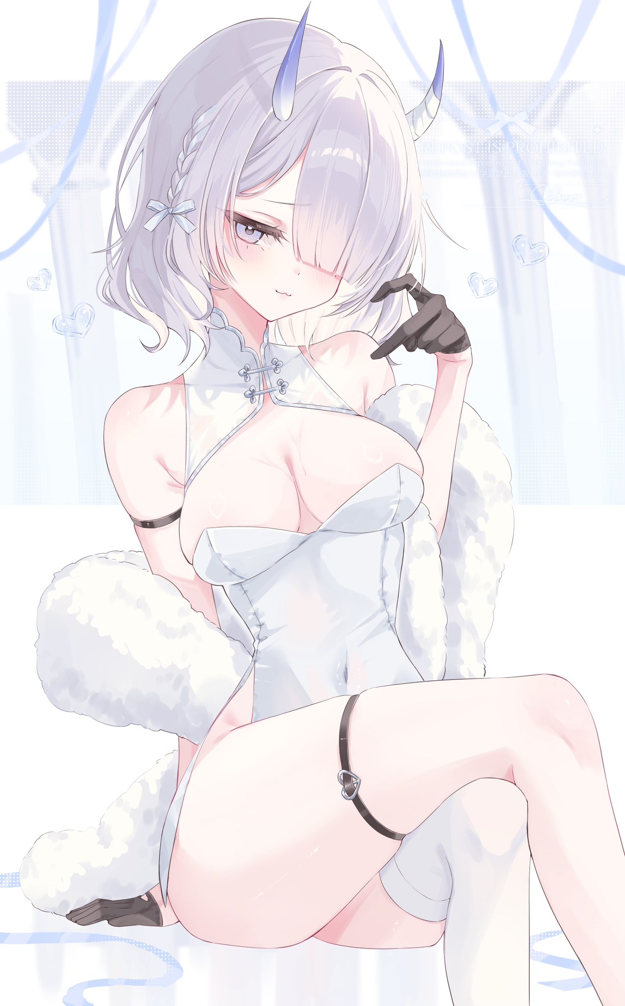 yu o015, original, commentary request, highres, 1girl, :3, arm strap, black gloves, blue eyes, braid, breasts, closed mouth, cowboy shot, crossed legs, dress, fur (clothing), gloves, grey hair, hair over one eye, hand up, horns, looking at viewer, medium breasts, one eye covered, parted bangs, short hair, single braid, single thighhigh, sleeveless, sleeveless dress, smile, solo, sweat, thigh strap, thighhighs, white dress, white thighhighs