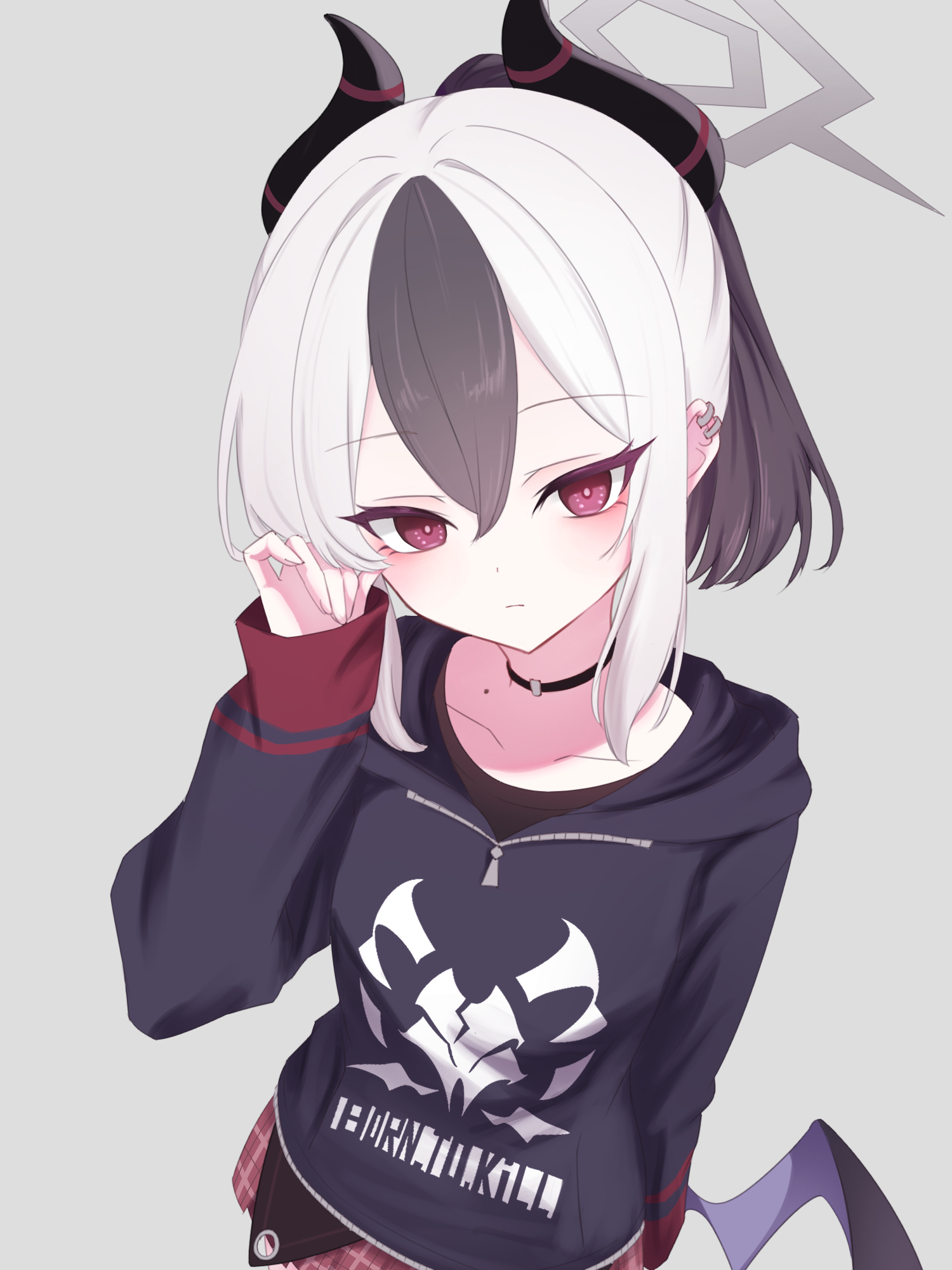 kayoko (blue archive), blue archive, hashtag-only commentary, highres, 1girl, black choker, black hair, black hoodie, black horns, black shirt, bright pupils, choker, closed mouth, collarbone, demon horns, demon wings, ear piercing, earclip, eyeliner, grey halo, hair between eyes, halo, head tilt, hncstk, hood, hood down, hoodie, horns, long eyelashes, long sleeves, looking at viewer, makeup, medium hair, mole, mole on collarbone, multicolored hair, piercing, pink pupils, pleated skirt, pocket, ponytail, problem solver 68 (blue archive), raised eyebrows, red eyeliner, red eyes, red skirt, shirt, sidelocks, simple background, single wing, skirt, solo, standing, two-tone hair, white background, white hair, white pupils, wings, zipper