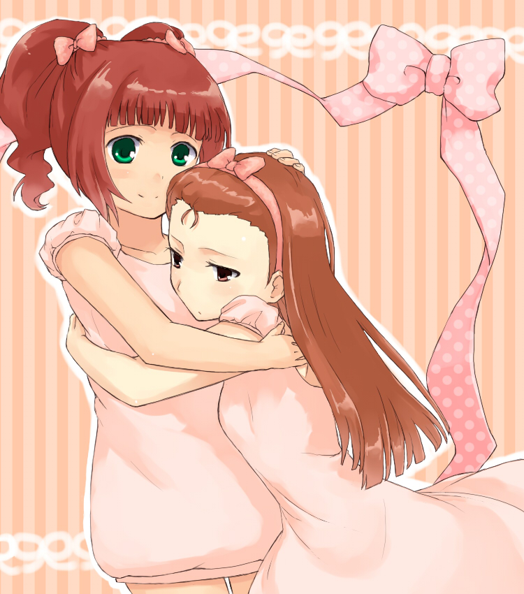 himetsuba, minase iori, takatsuki yayoi, idolmaster, idolmaster (classic), 00s, 2girls, blush, brown eyes, brown hair, green eyes, hairband, hug, long hair, multiple girls, ribbon, short hair, twintails